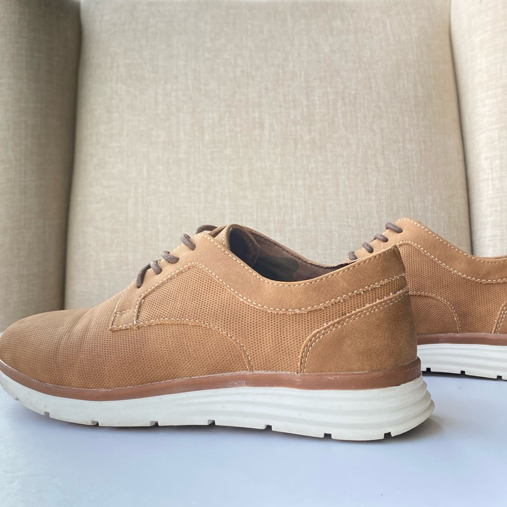 Comfy Steve Madden Boys Size 2 Light Brown Dressy Sneaker